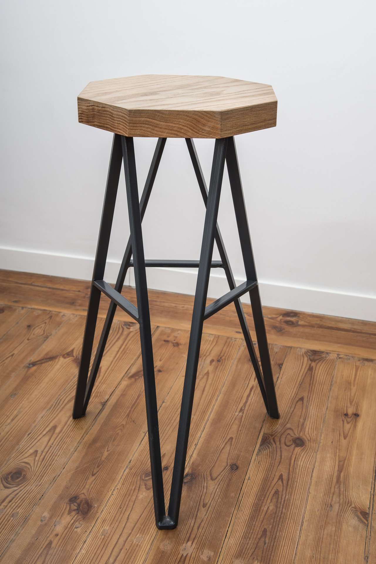 stolek-drewniany-01