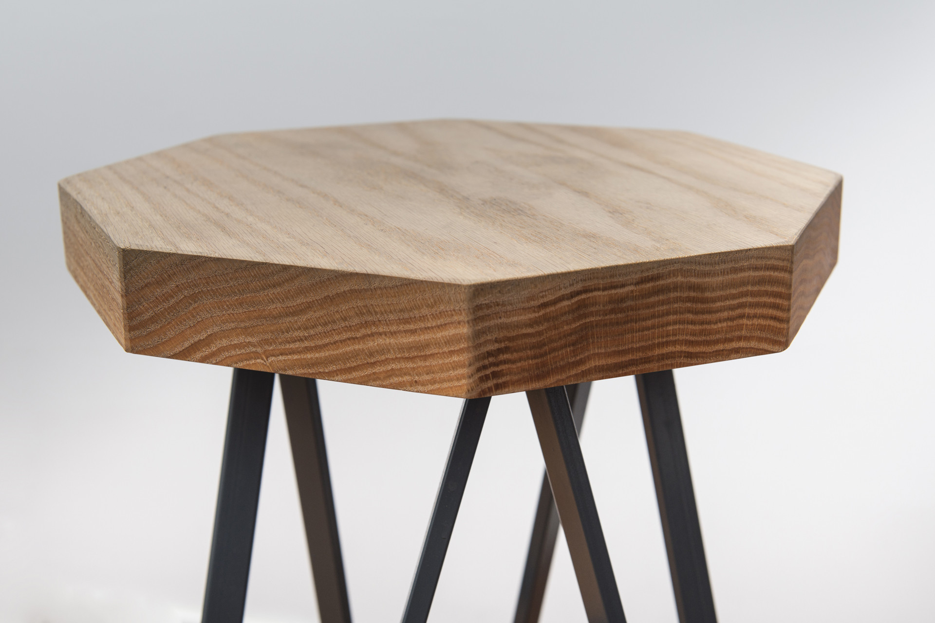 stolek-drewniany